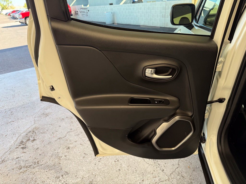 Used 2018 Jeep Renegade Limited w/ UConnect 8.4 Nav Group AWD/4WD image 20