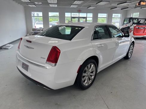 Used 2023 Chrysler 300 Touring AWD/4WD image 15