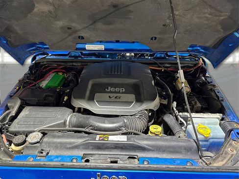 Used 2015 Jeep Wrangler Rubicon w/ Connectivity Group image 21