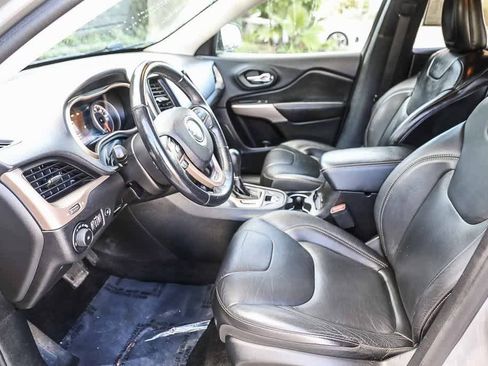 Used 2018 Jeep Cherokee Limited image 16