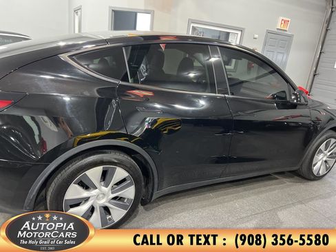 Used 2023 Tesla Model Y AWD image 7