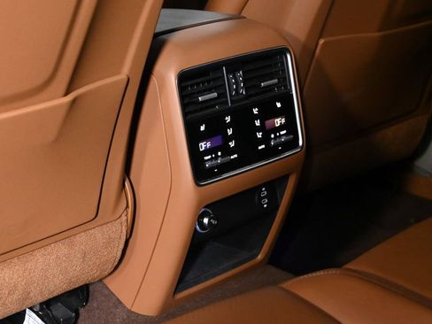 Certified 2023 Porsche Cayenne Platinum Edition AWD/4WD image 37