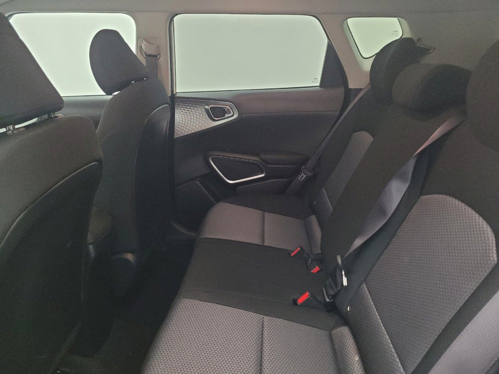 Used 2025 Kia Soul LX w/ LX Technology Package FWD image 18