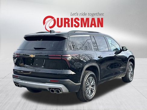 Used 2025 Chevrolet Traverse LT w/ Enhanced Driving Package image 2