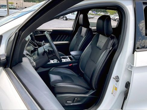 Used 2022 Ford Edge ST image 25