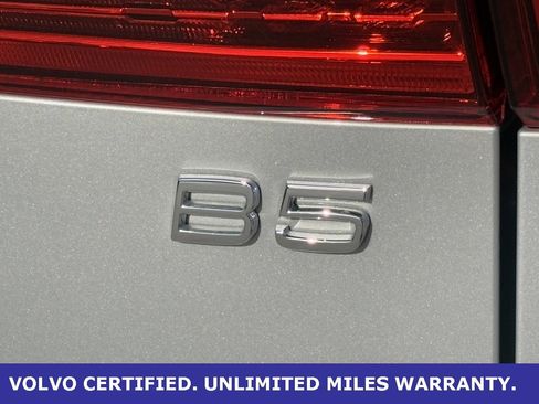 Certified 2023 Volvo XC60 B5 Plus w/ Protection Package Premier image 9