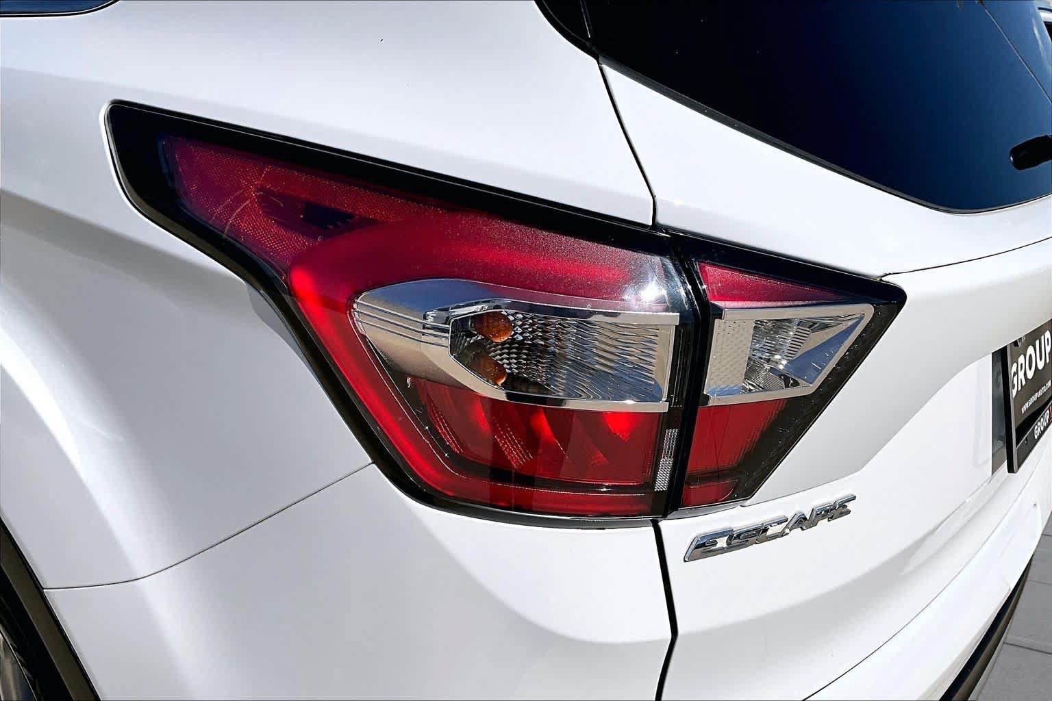 Used 2017 Ford Escape SE FWD image 29