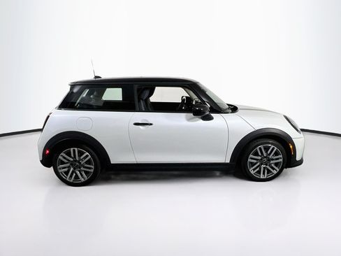 Used 2025 MINI Cooper 2-Door Hardtop FWD image 4