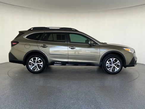 Certified 2022 Subaru Outback Limited AWD/4WD image 2