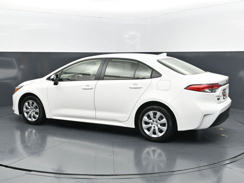 Used 2026 Toyota Corolla LE FWD image 3