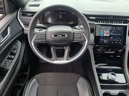 Used 2024 Jeep Grand Cherokee L Altitude image 21