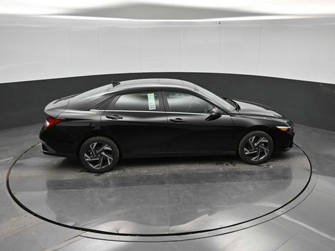 New 2026 Hyundai Elantra Limited FWD image 33