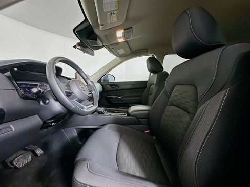 Used 2025 Nissan Pathfinder SV image 13