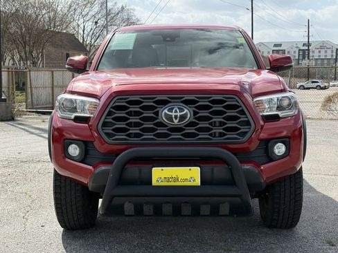 Used 2020 Toyota Tacoma TRD Off-Road w/ Technology Package image 3