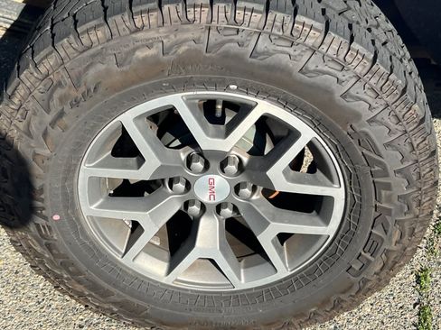 Used 2016 GMC Canyon SLE w/ All Terrain Package image 13