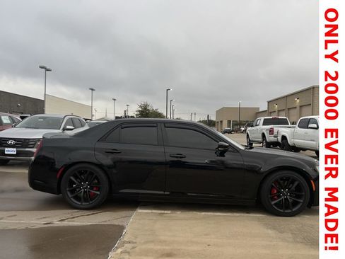 Used 2023 Chrysler 300 C image 3