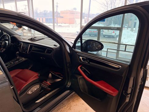 Used 2017 Porsche Macan S image 17