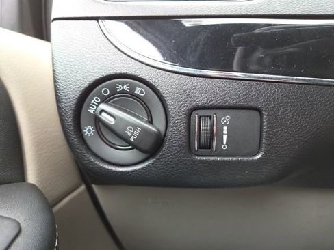 Used 2017 Dodge Grand Caravan SXT image 14