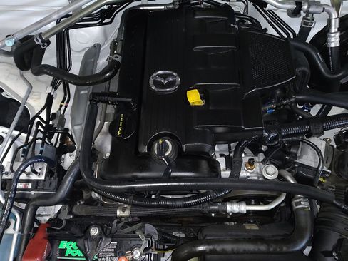 Used 2015 MAZDA MX-5 Miata Sport image 30