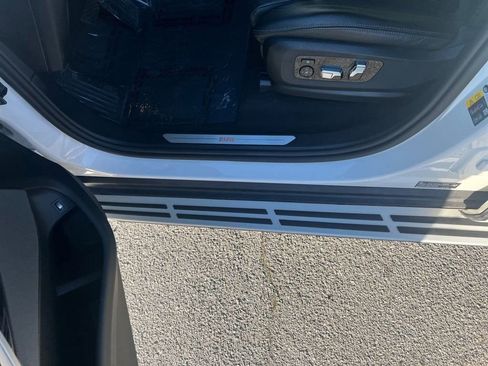 Used 2025 BMW X5 xDrive50e image 11