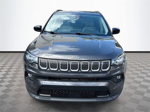 Used 2022 Jeep Compass Latitude image 2