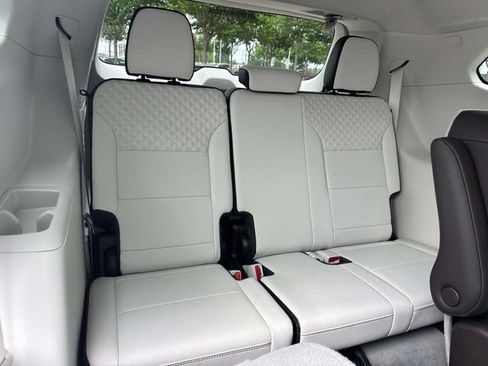 Used 2025 GMC Acadia Denali w/ LPO, All-Weather Package AWD/4WD image 12