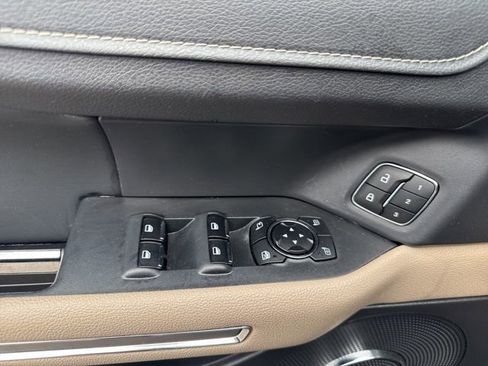 Used 2024 Ford Expedition Limited image 16