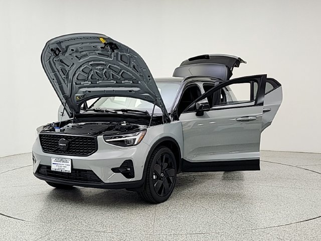 New 2026 Volvo XC40 B5 Ultra w/ Protection Package Premier AWD/4WD image 9