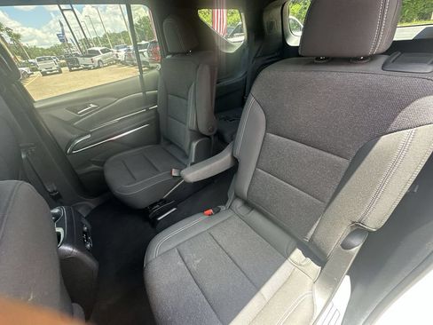 Used 2025 Chevrolet Traverse LT FWD image 26