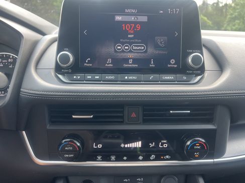 Used 2025 Nissan Rogue SV AWD/4WD image 4