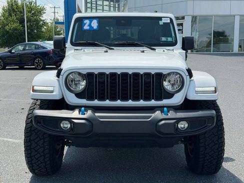 Used 2024 Jeep Wrangler Unlimited w/ Convenience Group AWD/4WD image 8