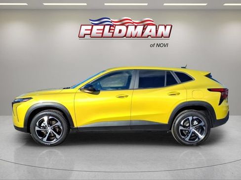 Used 2024 Chevrolet Trax RS w/ Driver Confidence Package FWD image 2