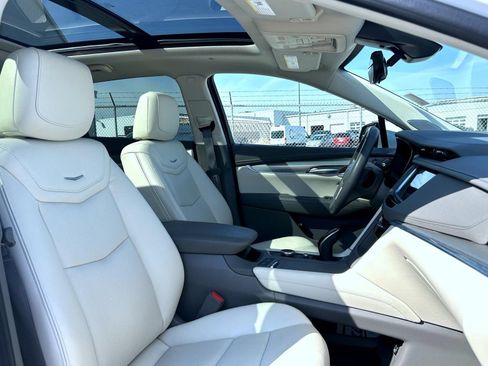 Certified 2025 Cadillac XT5 Premium Luxury w/ Technology Package AWD/4WD image 19