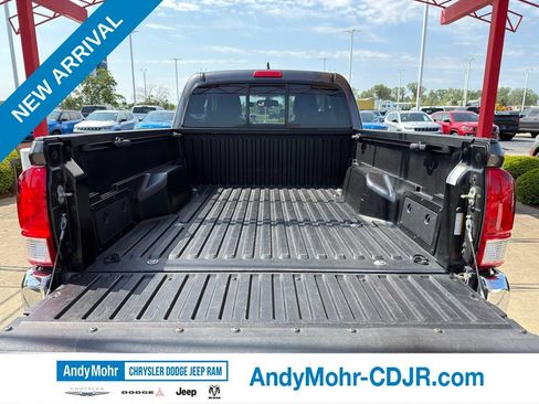 Used 2016 Toyota Tacoma SR5 w/ SR5 Appearance Package (SN) AWD/4WD image 24