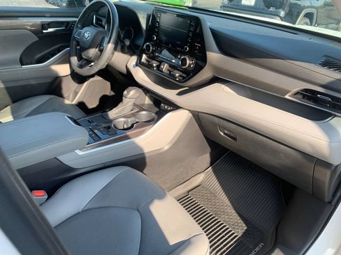 Used 2020 Toyota Highlander Limited AWD/4WD image 18