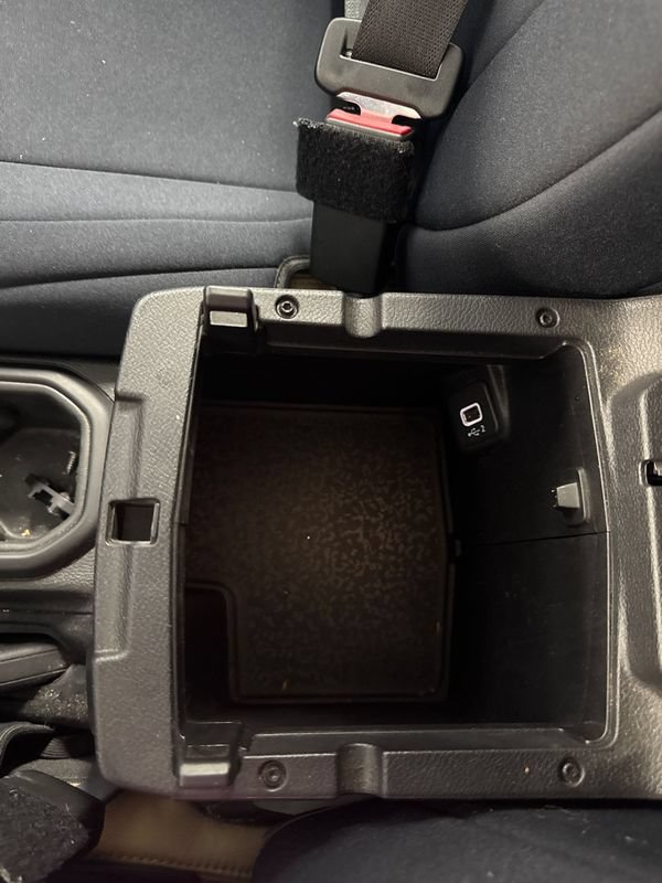 Used 2021 Jeep Wrangler Unlimited Sahara AWD/4WD image 30