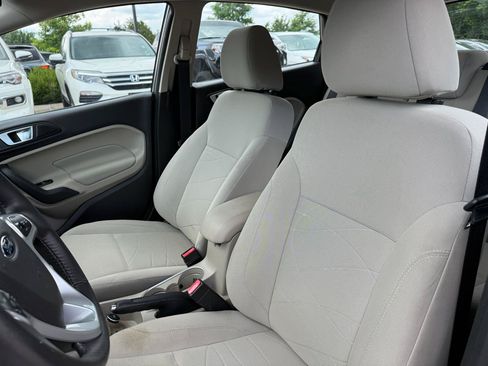 Used 2014 Ford Fiesta SE FWD image 9