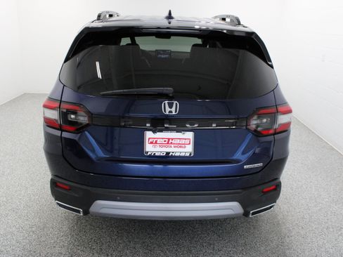 Used 2025 Honda Pilot Touring image 8