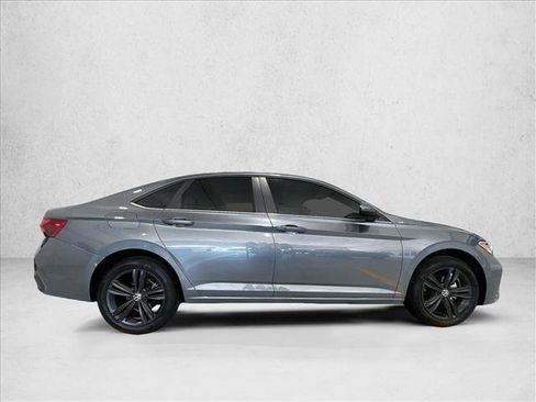 Used 2024 Volkswagen Jetta SE FWD image 5