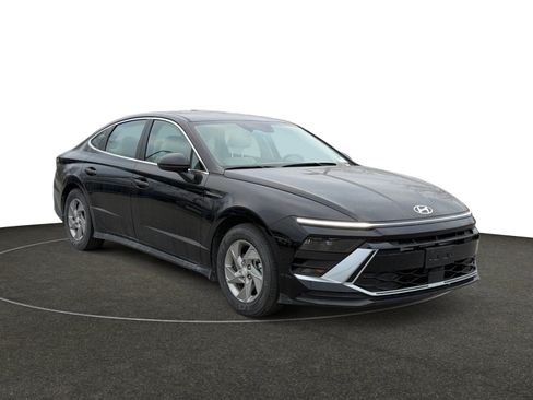 Certified 2025 Hyundai Sonata SE image 9