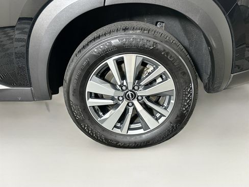 Used 2025 Nissan Pathfinder SL image 11