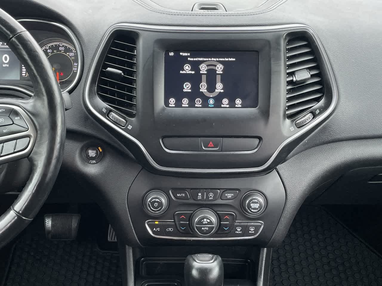 Used 2019 Jeep Cherokee Latitude Plus w/ Comfort/Convenience Group FWD image 13