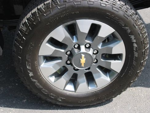 Used 2024 Chevrolet Silverado 2500 Custom w/ Custom Value Package AWD/4WD image 6