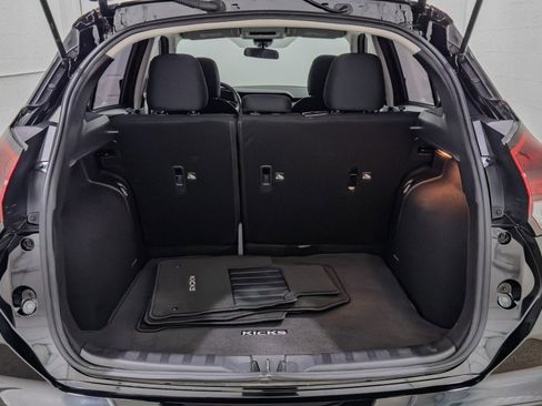 Used 2024 Nissan Kicks S image 9