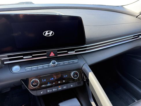 Certified 2023 Hyundai Elantra Limited FWD image 12