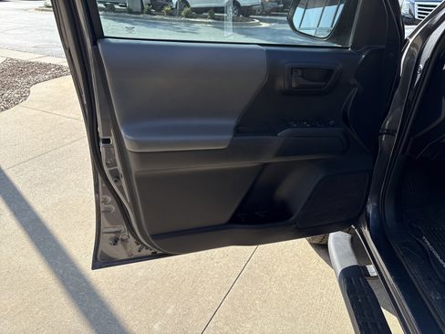 Used 2020 Toyota Tacoma SR w/ SR Convenience Package image 15