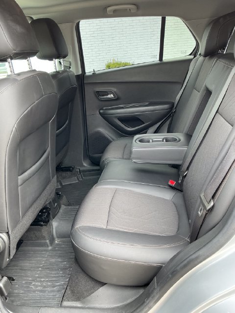 Used 2022 Chevrolet Trax LT w/ LT Convenience Package AWD/4WD image 12