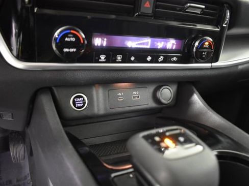 Certified 2022 Nissan Rogue SV image 17