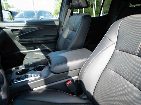 Used 2025 Honda Ridgeline TrailSport image 10