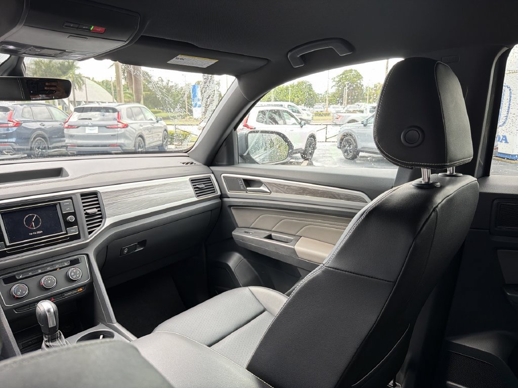 Used 2023 Volkswagen Atlas Cross Sport SE AWD/4WD image 3